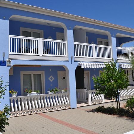 Marina Apartments Vir Eksteriør bilde
