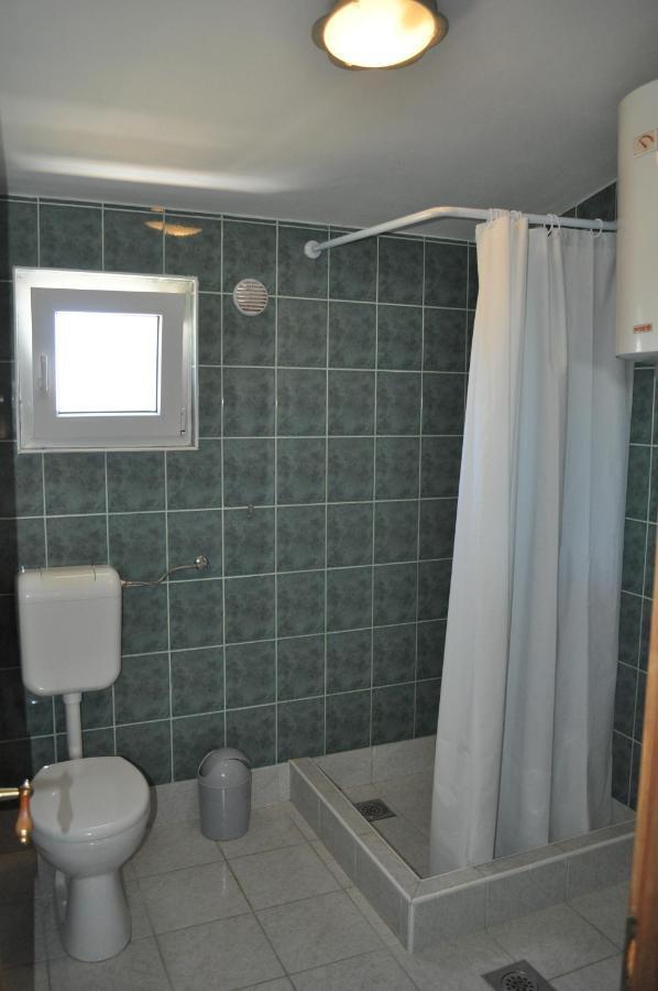 Marina Apartments Vir Eksteriør bilde